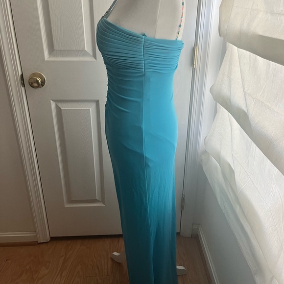 Beautiful blue gown - Picture 7 of 8